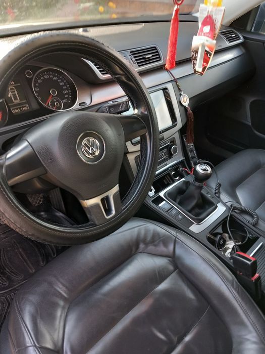 Vând Volkswagen Passat b7