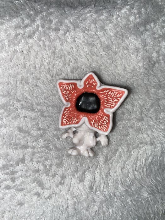 Фигурки из киндера джой очень странные дела