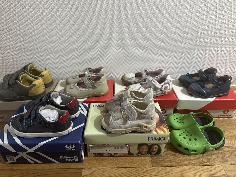 Продам детскую обувь