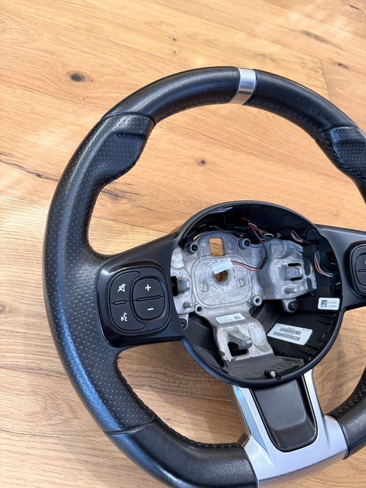 Волан Abarth 595 2020година