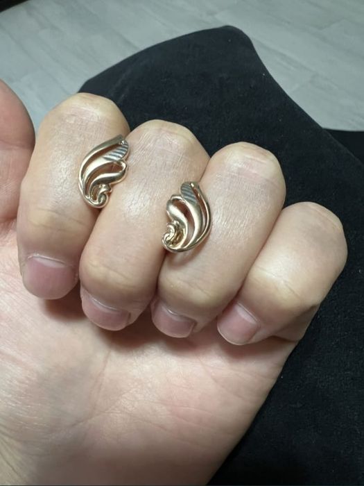 Золотые серьги без камней