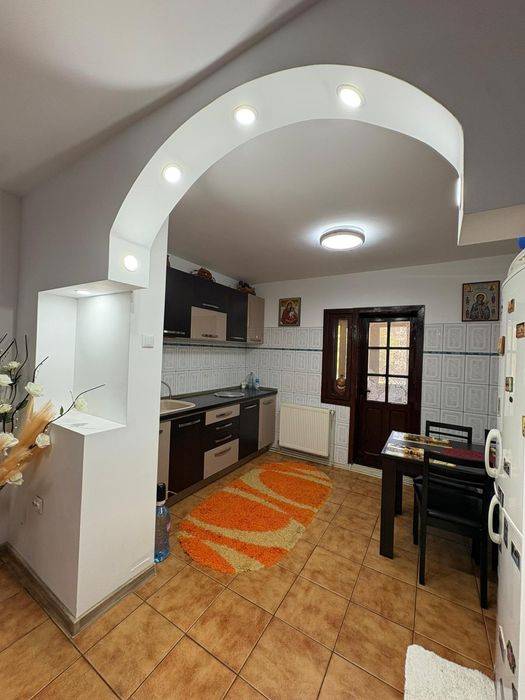 Vând apartament 3 camere decomandat