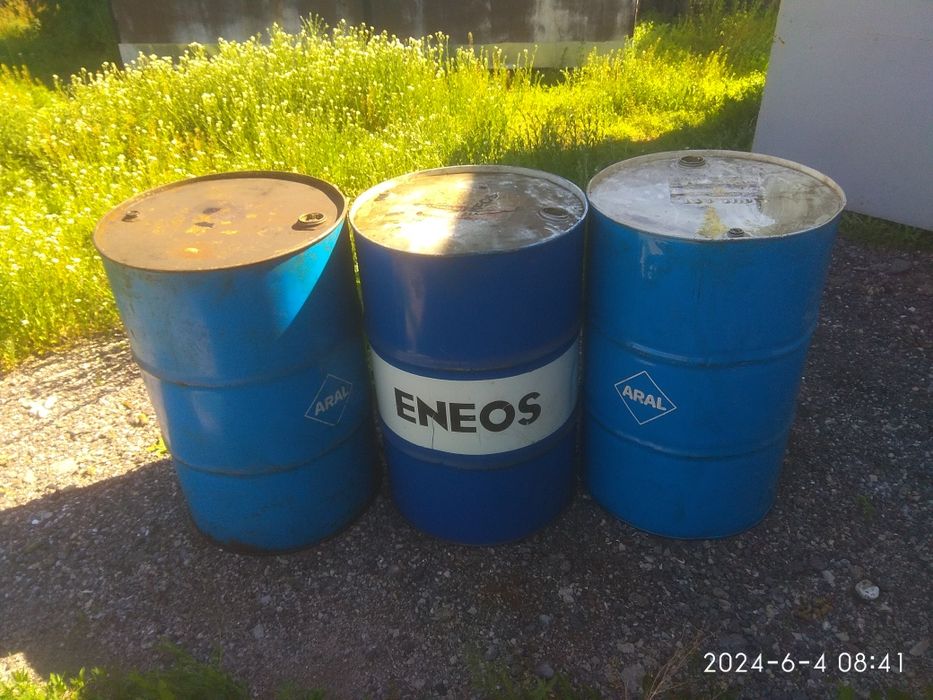 Канистры 20л.и  из под солярки.