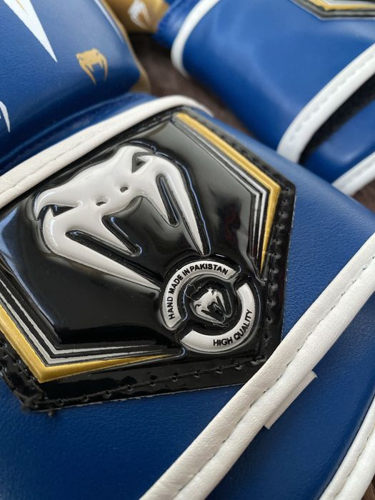 Боксерские перчатки