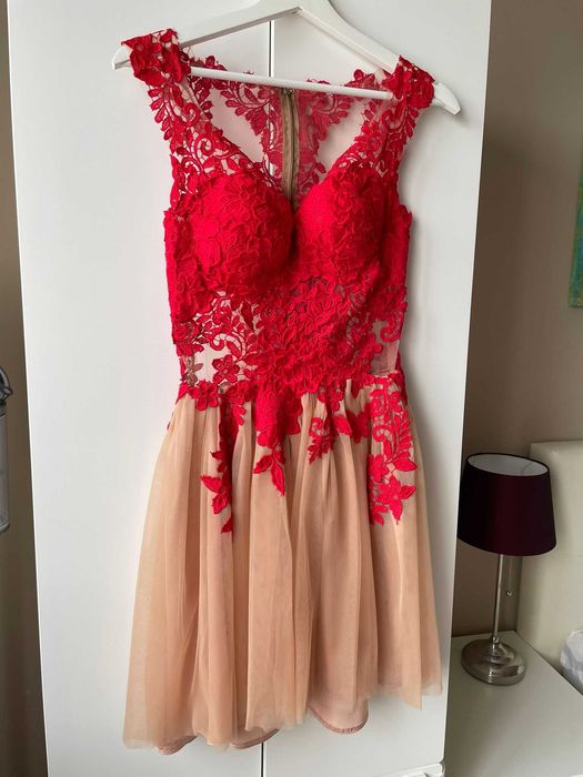 Rochie din dantelă și tull S