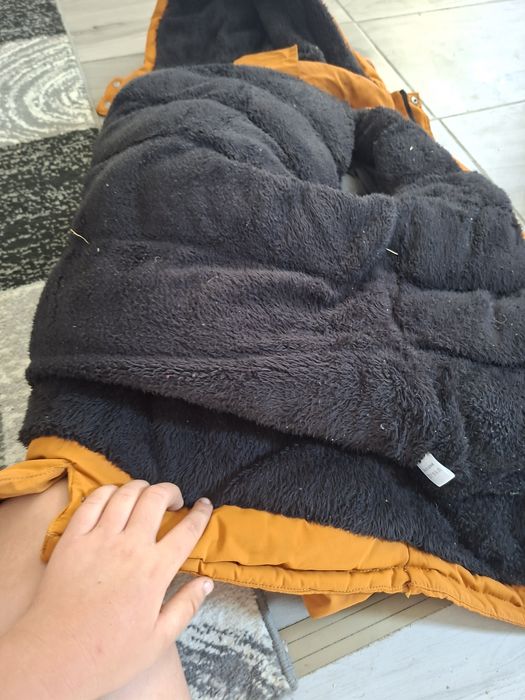 Vând geaca cu piele fina