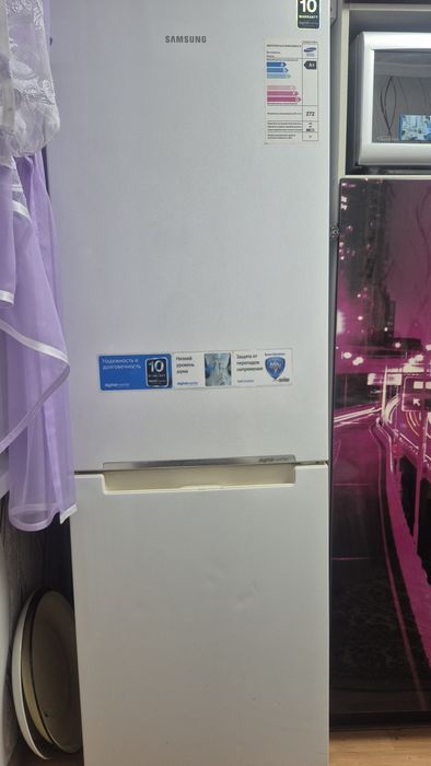 Холодильник Samsung