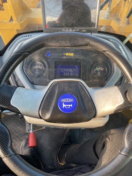 Продам фронтальный погрузчик