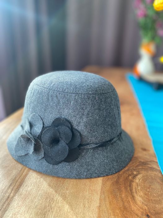 Дамска шапка, филц, обиколка 56 см