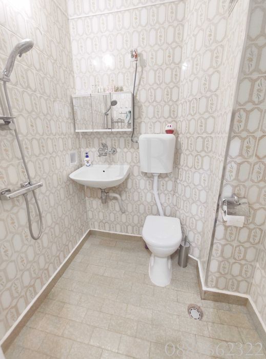 Първа линия за нощувки, 2-ст. + отделна кухня, ж.к. Лазур, гр. Бургас