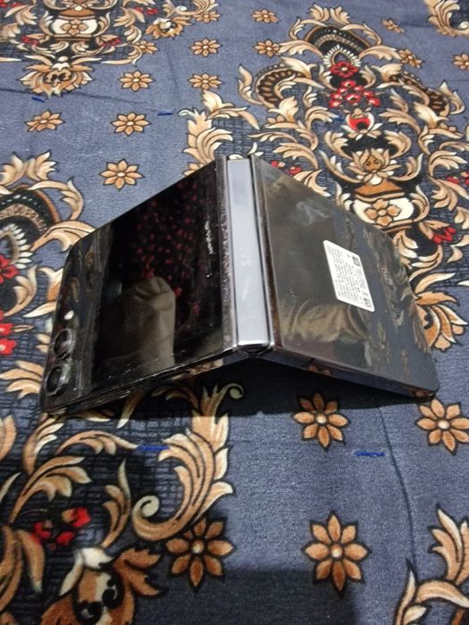 Galaxy Z Flip 5. 8/256