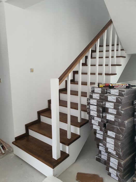 Scări lemn masiv, balustrade, trepte, contratrepte