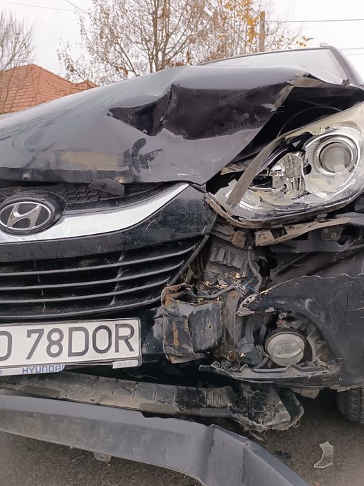 Vând Hyundai ix 35 avariată.