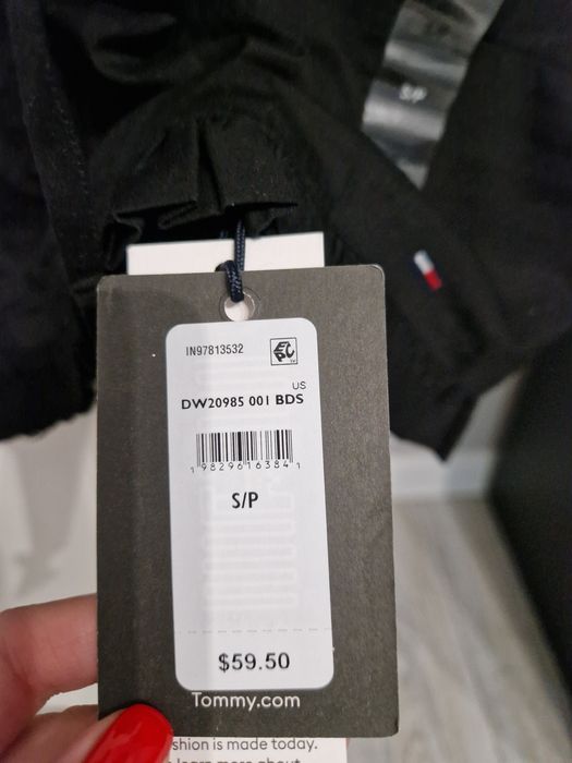 топ tommy hilfiger