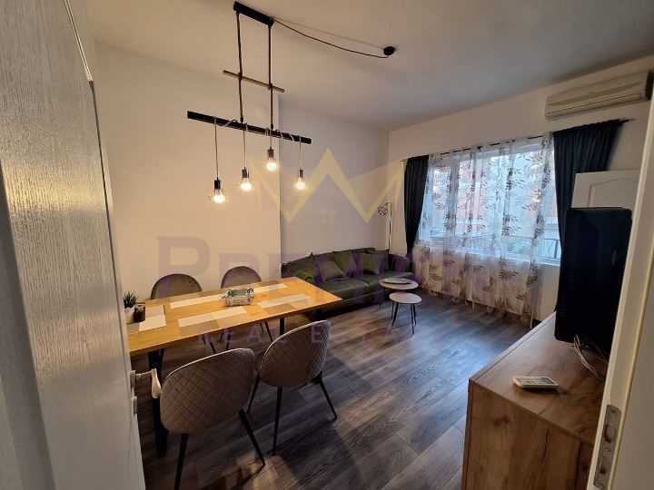 Дава се под наем Тристаен апартамент в Варна, Център - 105 кв.м за 900 € - Снимка #1