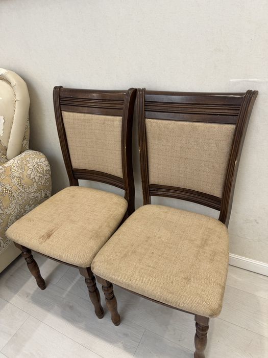 Отдам даром диван и 4 стула