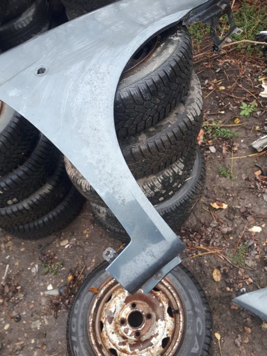 Vand aripa dreapta fiat punto gri sobolan modeul in 2 usi
