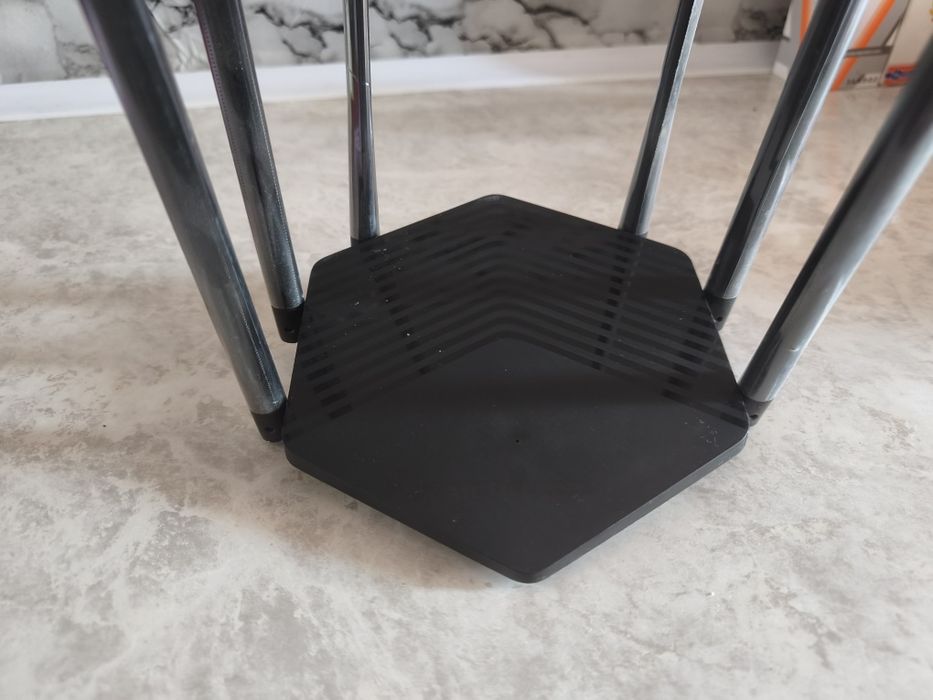 Wi-Fi router Mercusys MR50G (AC1900) Gigabit/Polniy komplekt, karobka