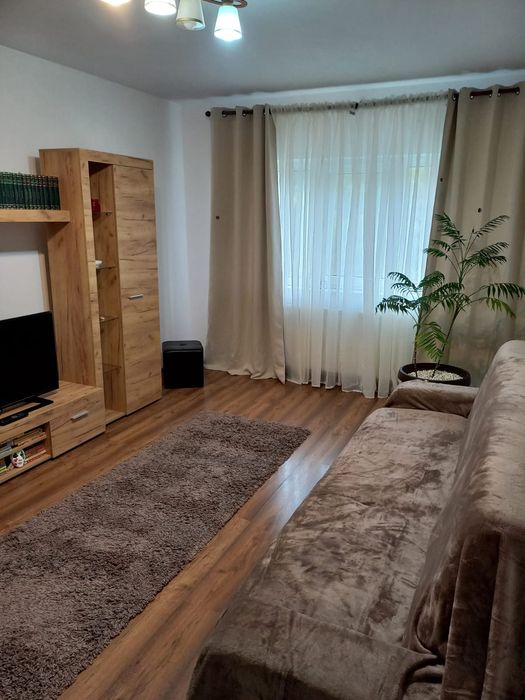 Inchiriez Apartament cu 3 camere - Pitesti