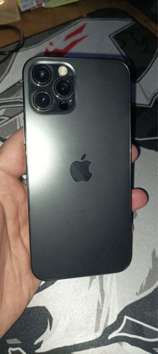 Обменяю айфон 12 про на 13 про