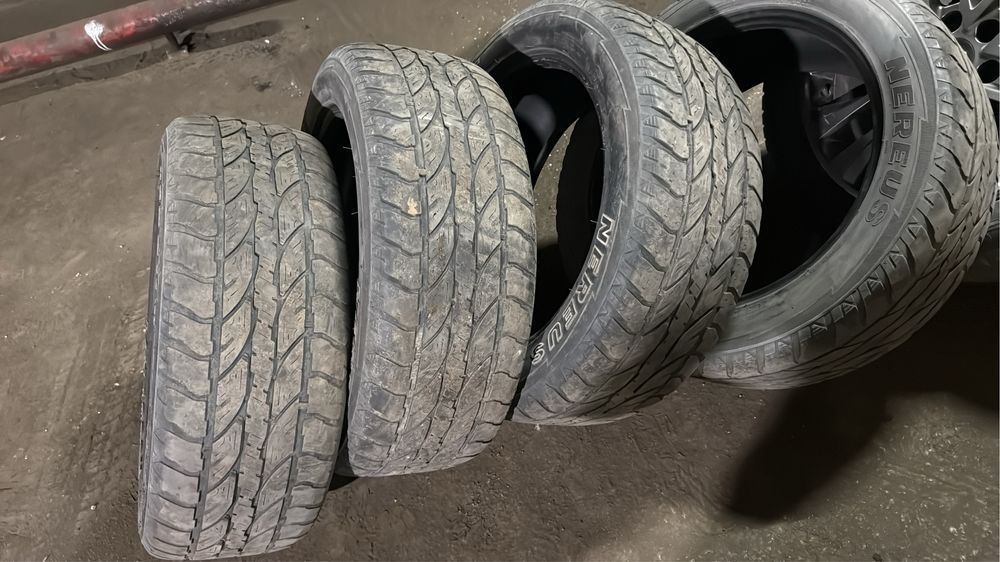 Продам летние шины на внедорожник р20