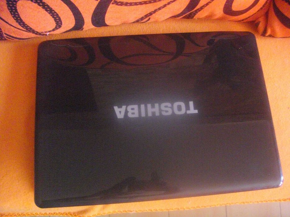 17,3" Лаптоп TOSHIBA P300-1GQ-ЗА ЧАСТИ/ЗА РЕМОНТ-Матрица Не Свети