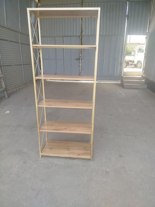 Мебел из лифта. Стелаж