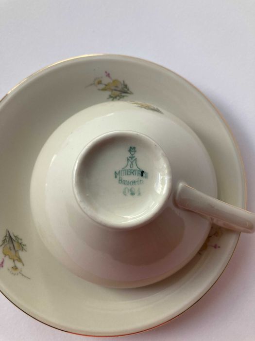 стара чашка за кафе със златен кант- порцелан