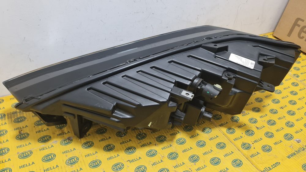 Far dreapta full led Tesla Model X 1034319-00-E