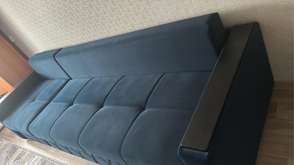 Продам диван.