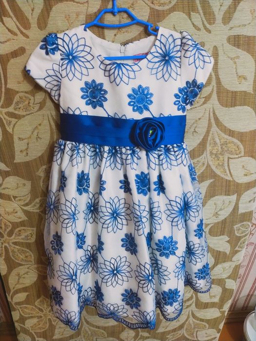 Продам детское платье на 4 года