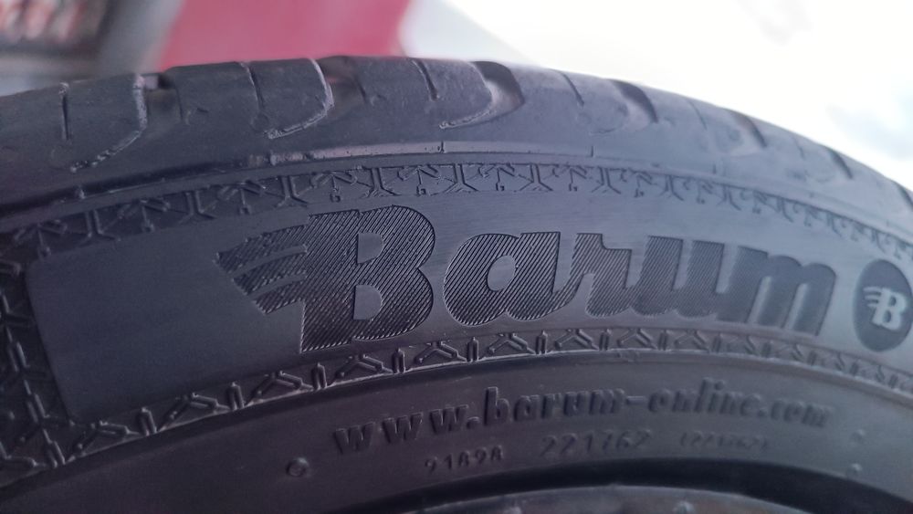 225/50/17 Barum .