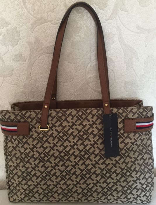 СумкаТомихилфигирсша