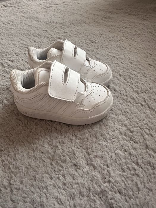 Детски обувки на марките Adidas, Nike и Igor.