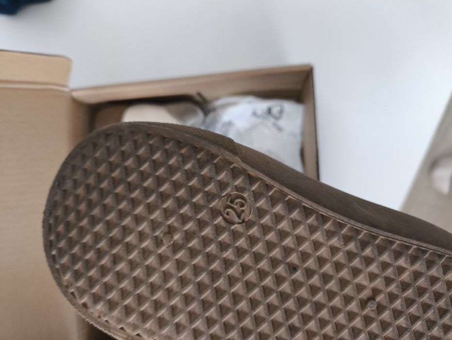 Детские кроссовки продам