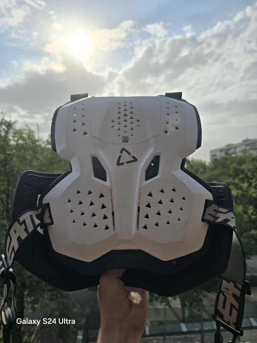 Продам Leatt Chest Protector 3.5 white