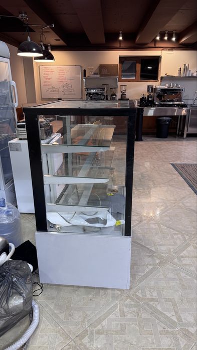 Витрина кондитерская Carboma