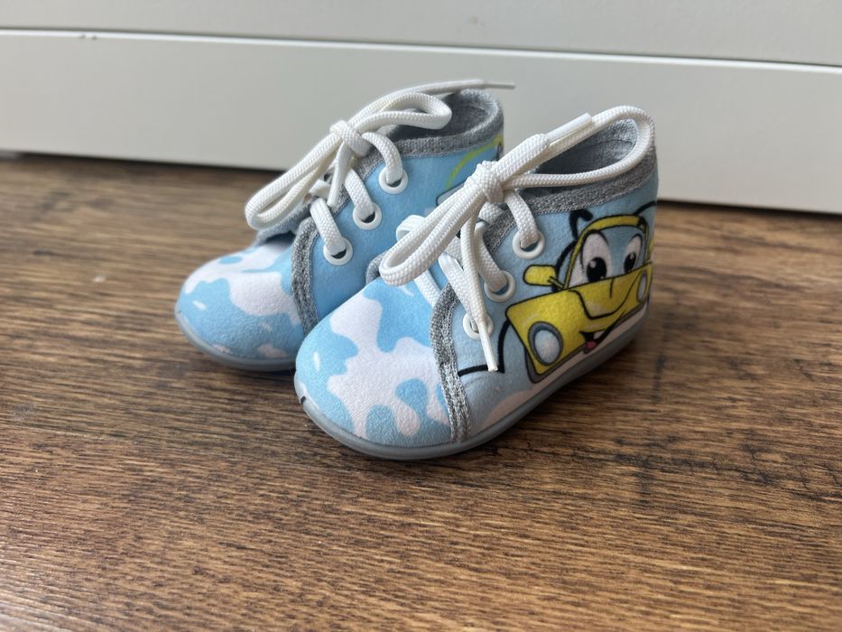 Бебешки пантофи нови