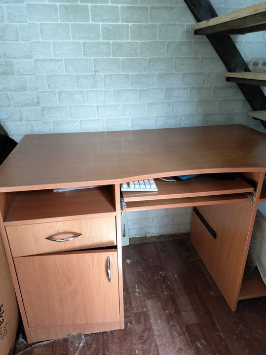 Продам компьютерный стол