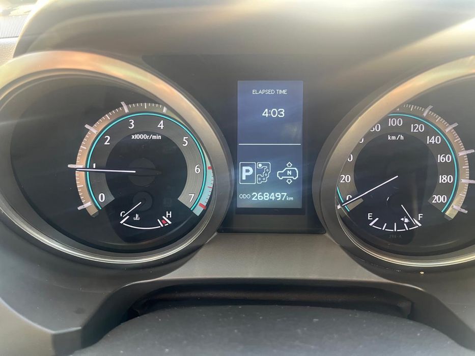 Продается автомобиль Тойота прадо-150.