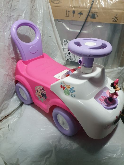 Vînd masinuta minnie pentru copii
