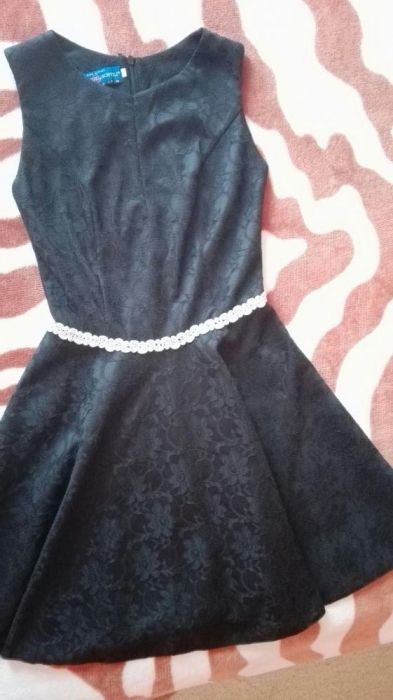 Rochie varsta 10-12 ani,marimea S,impecabila