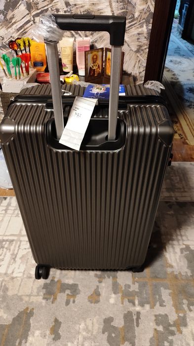 Продам большой чемодан