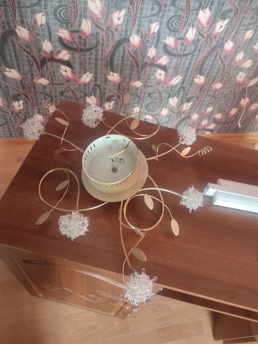 Люстры рабочие в хорошем состоянии