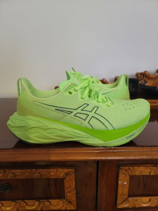 Vand Asics Novablast