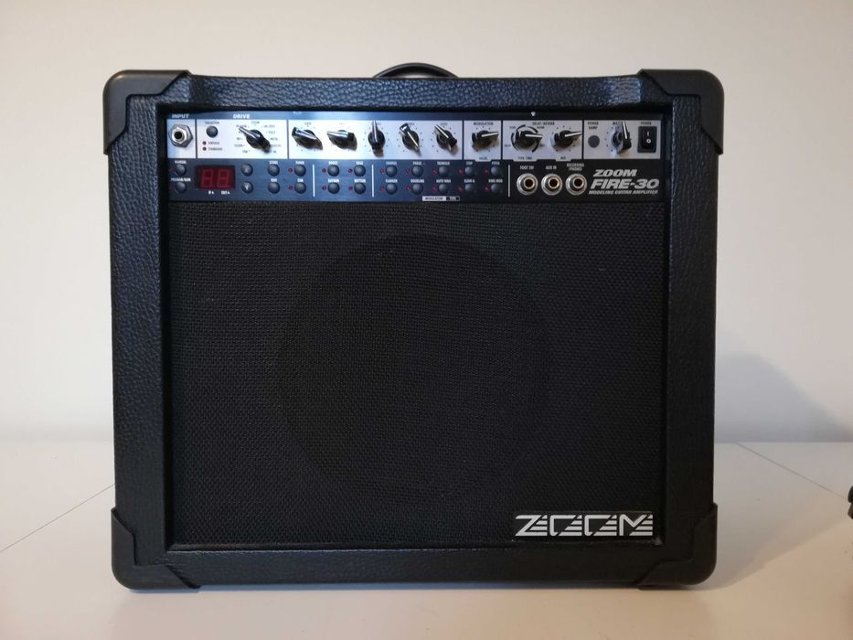 Amplificator  ZOOM Fire 30 - 30 W pentru Chitara Electrica - Impecabil