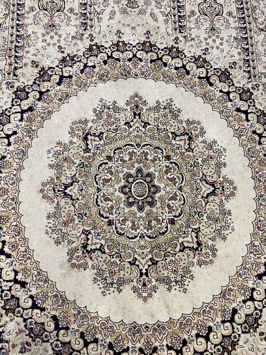 Ковер шелковый