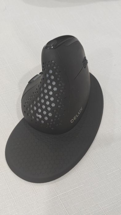 Мышь вертикальный Delux