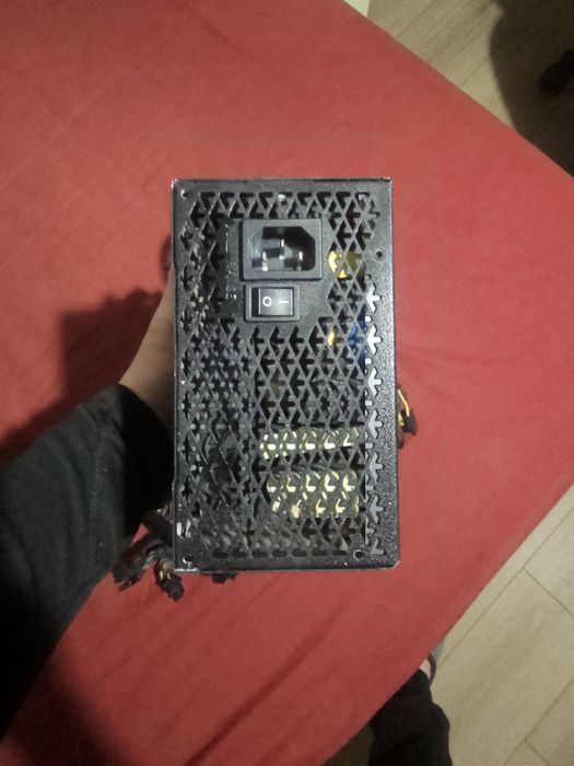 Захранване Aurum S Series AS-700 – 700W, 80+ Gold