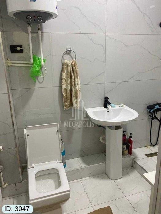 sharq 1 kivi magazin tarafda 1 xona kvartira sotiladi №3047